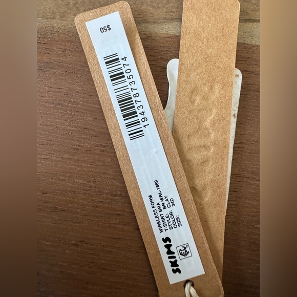 SKIMS Clay Wireless Form T-Shirt Bra - Picture 3 of 6